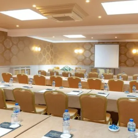 Bloomfield House Hotel, Leisure Club & Ξενοδοχείο Μουλινγκάρ