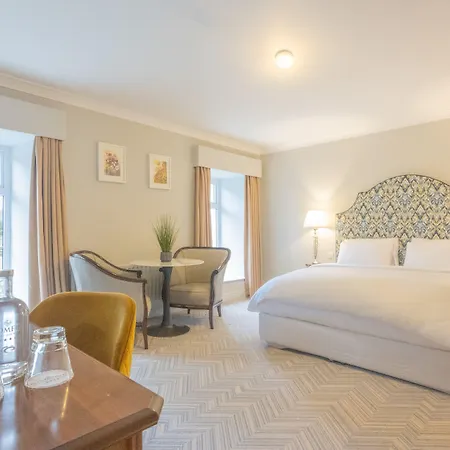 Bloomfield House Hotel, Leisure Club & 4* Μουλινγκάρ