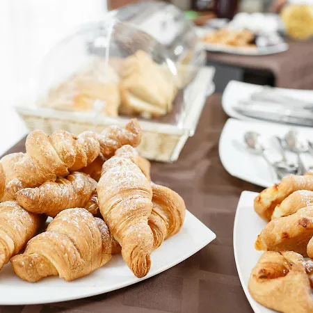 Bloomfield House Hotel, Leisure Club & Ξενοδοχείο Μουλινγκάρ