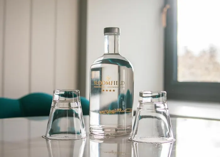 Bloomfield House Hotel, Leisure Club & מלון מולינגאר