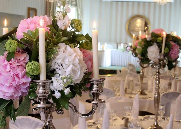 Bloomfield House Hotel, Leisure Club & מלון מולינגאר