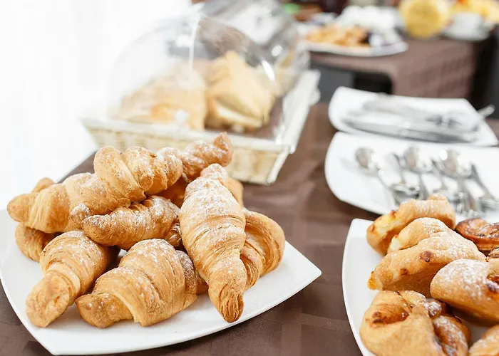 Bloomfield House Hotel, Leisure Club & מלון מולינגאר