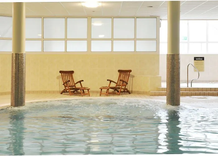 Bloomfield House Hotel, Leisure Club & מלון מולינגאר