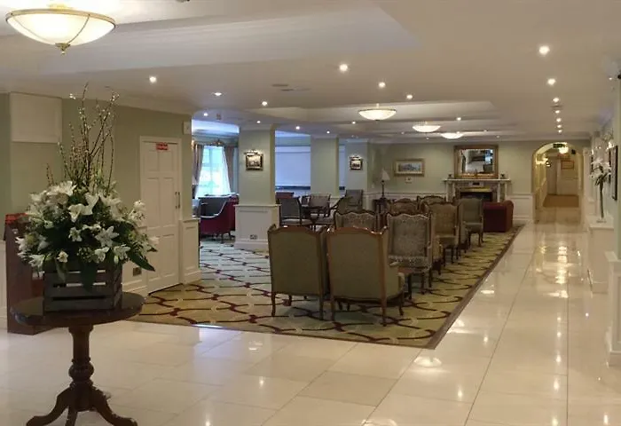 Bloomfield House Hotel, Leisure Club & מלון 4*